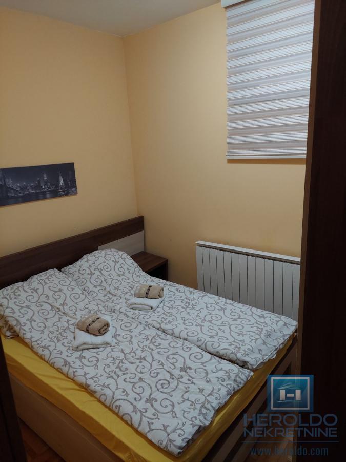 Prelep jednosoban stan u apartmanskom naselju Zlatiborski konaci 4