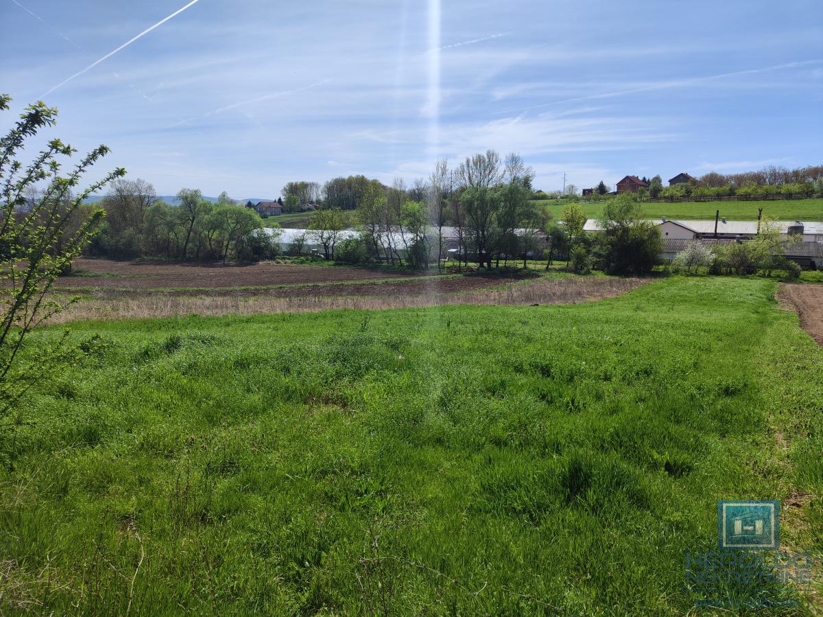 Na prodaju kuća idealna kao vikendica u selu Deonica 13