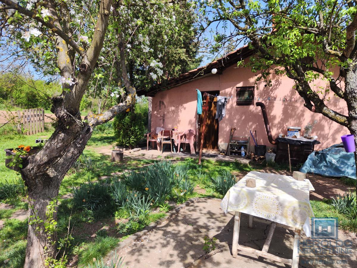 Na prodaju kuća idealna kao vikendica u selu Deonica 17