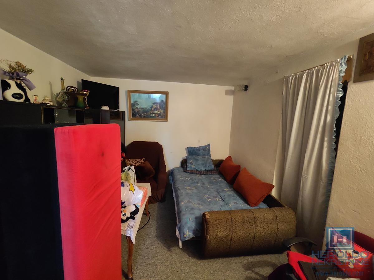 Na prodaju kuća idealna kao vikendica u selu Deonica 18