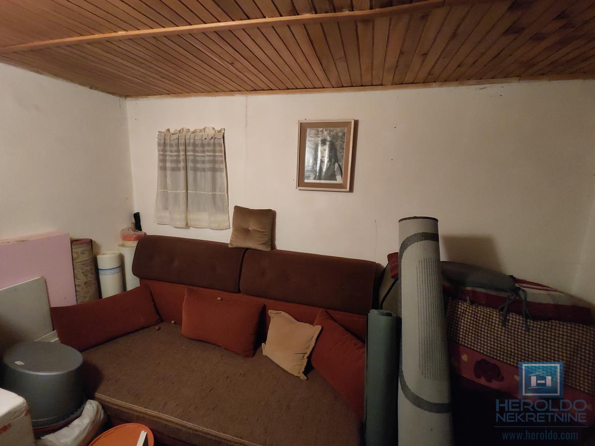 Na prodaju kuća idealna kao vikendica u selu Deonica 19