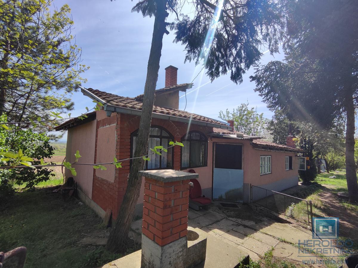 Na prodaju kuća idealna kao vikendica u selu Deonica 12