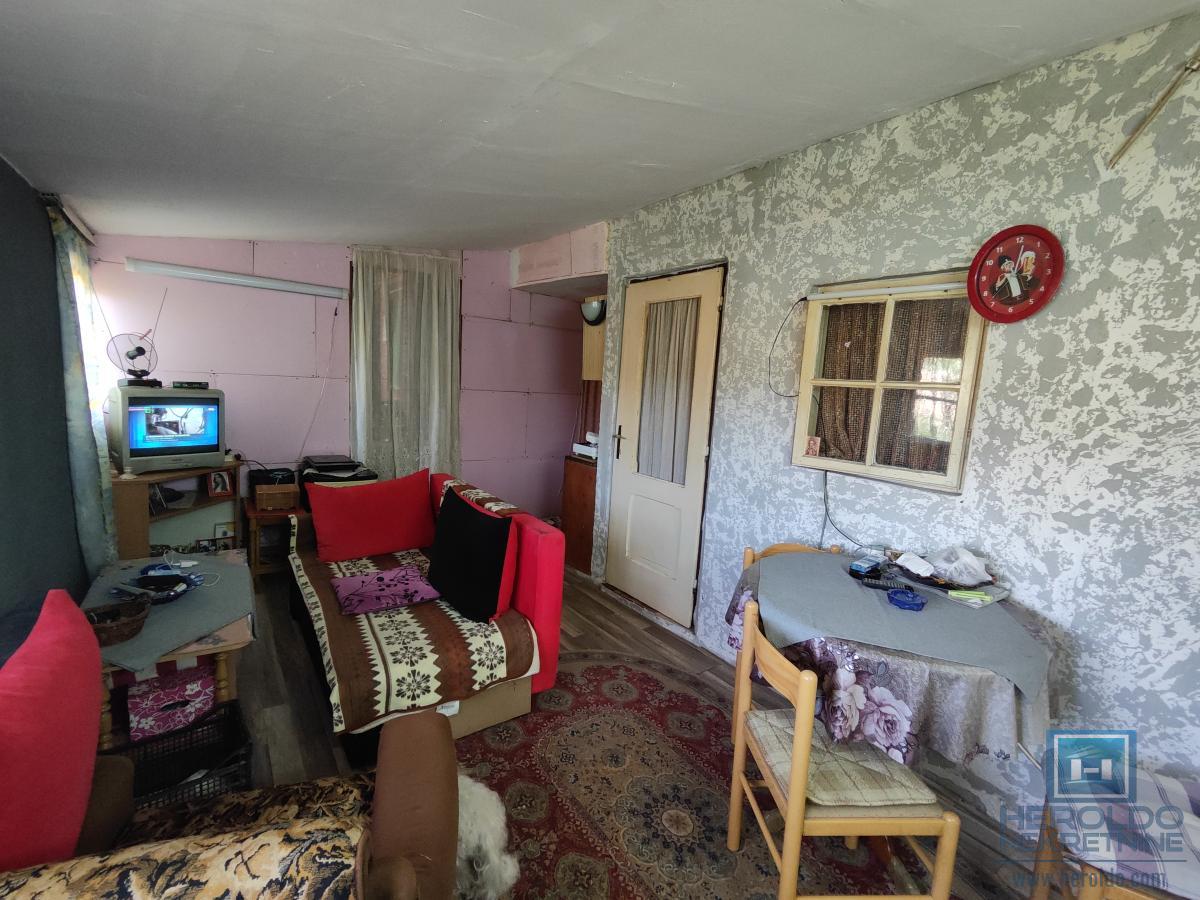 Na prodaju kuća idealna kao vikendica u selu Deonica 8