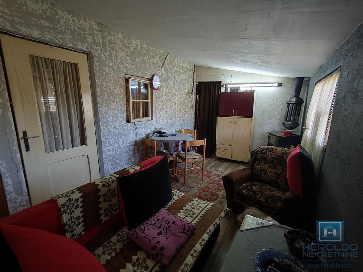 Na prodaju kuća idealna kao vikendica u selu Deonica 9