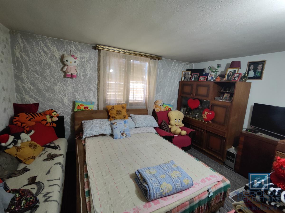 Na prodaju kuća idealna kao vikendica u selu Deonica 4