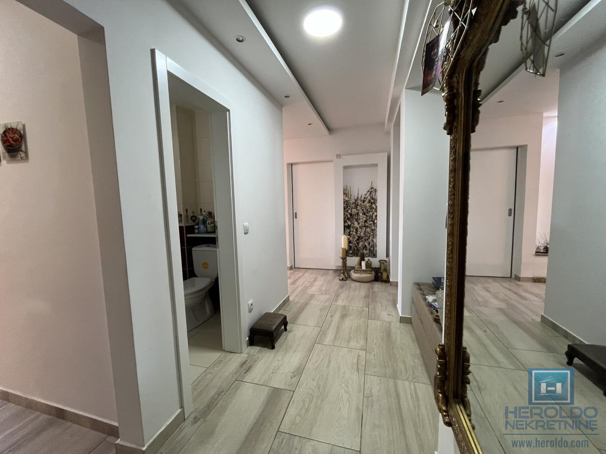 Luksuzan penthouse u širem centru Jagodine 18
