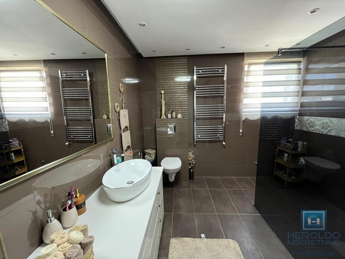 Luksuzan penthouse u širem centru Jagodine 25