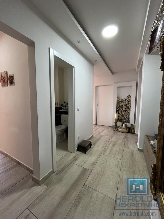 Luksuzan penthouse u širem centru Jagodine 17