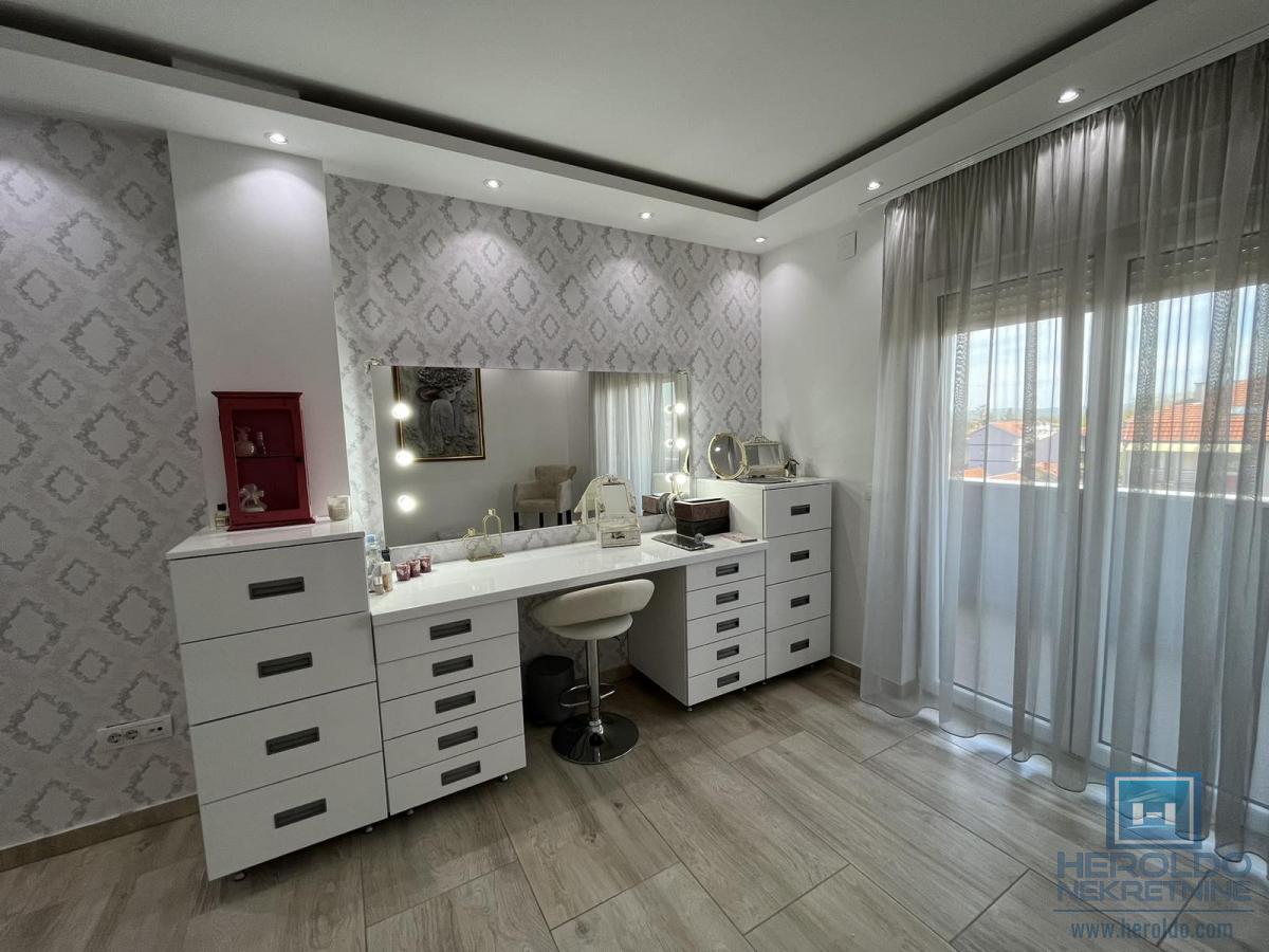 Luksuzan penthouse u širem centru Jagodine 28