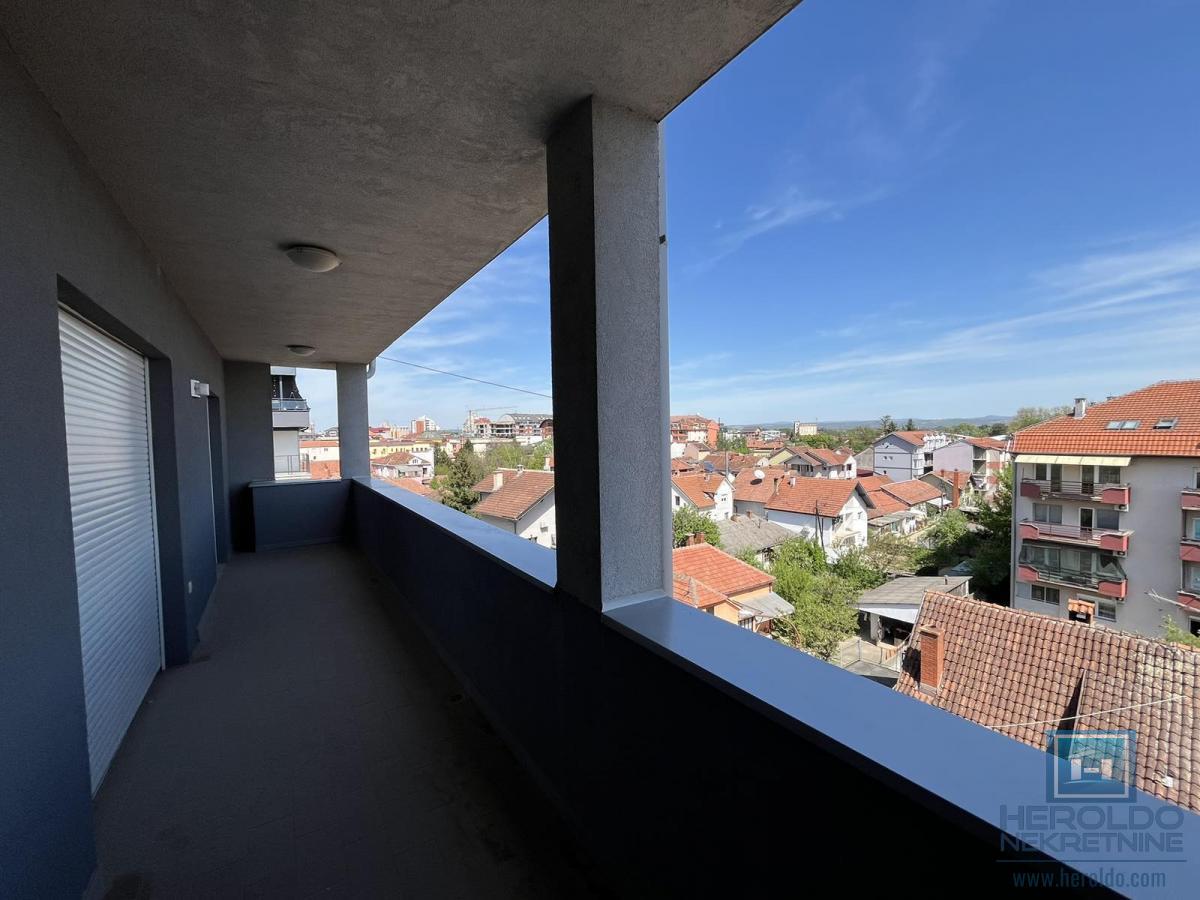 Luksuzan penthouse u širem centru Jagodine 33