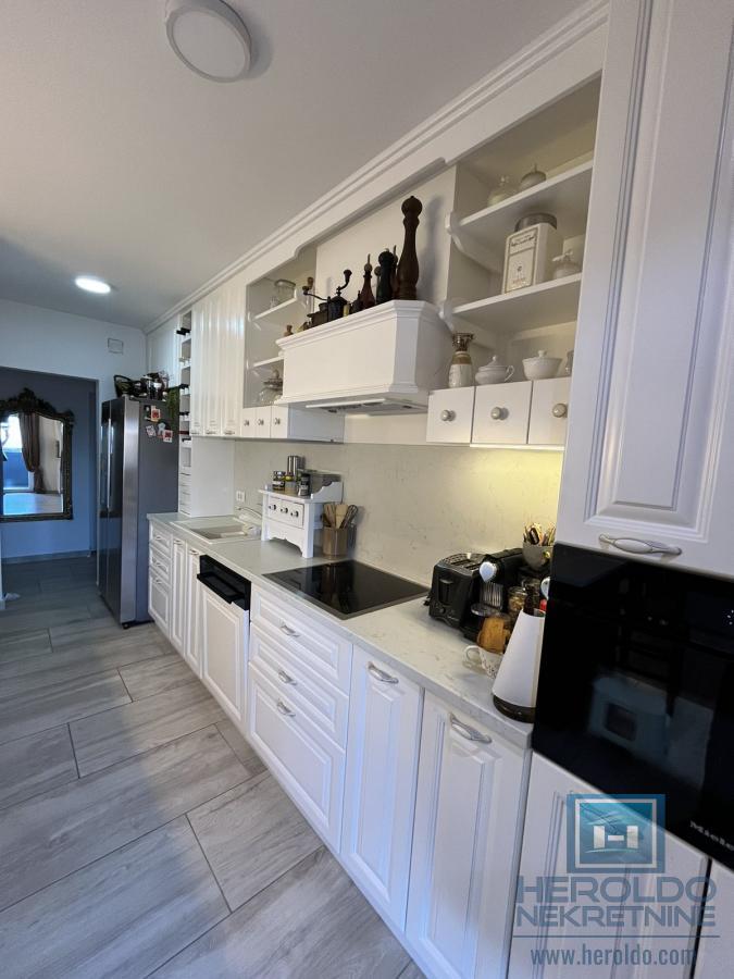 Luksuzan penthouse u širem centru Jagodine 10