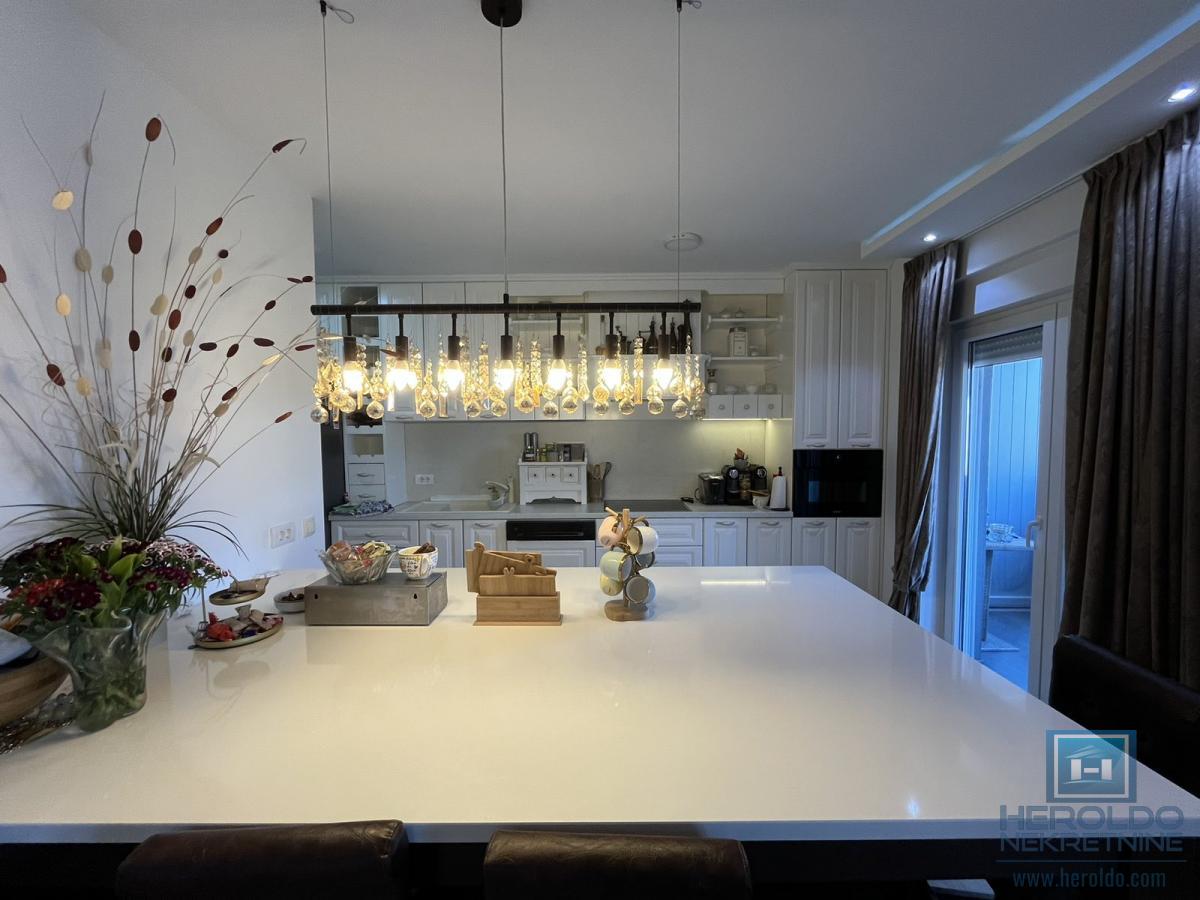 Luksuzan penthouse u širem centru Jagodine 5