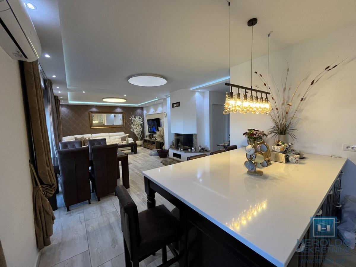 Luksuzan penthouse u širem centru Jagodine 6