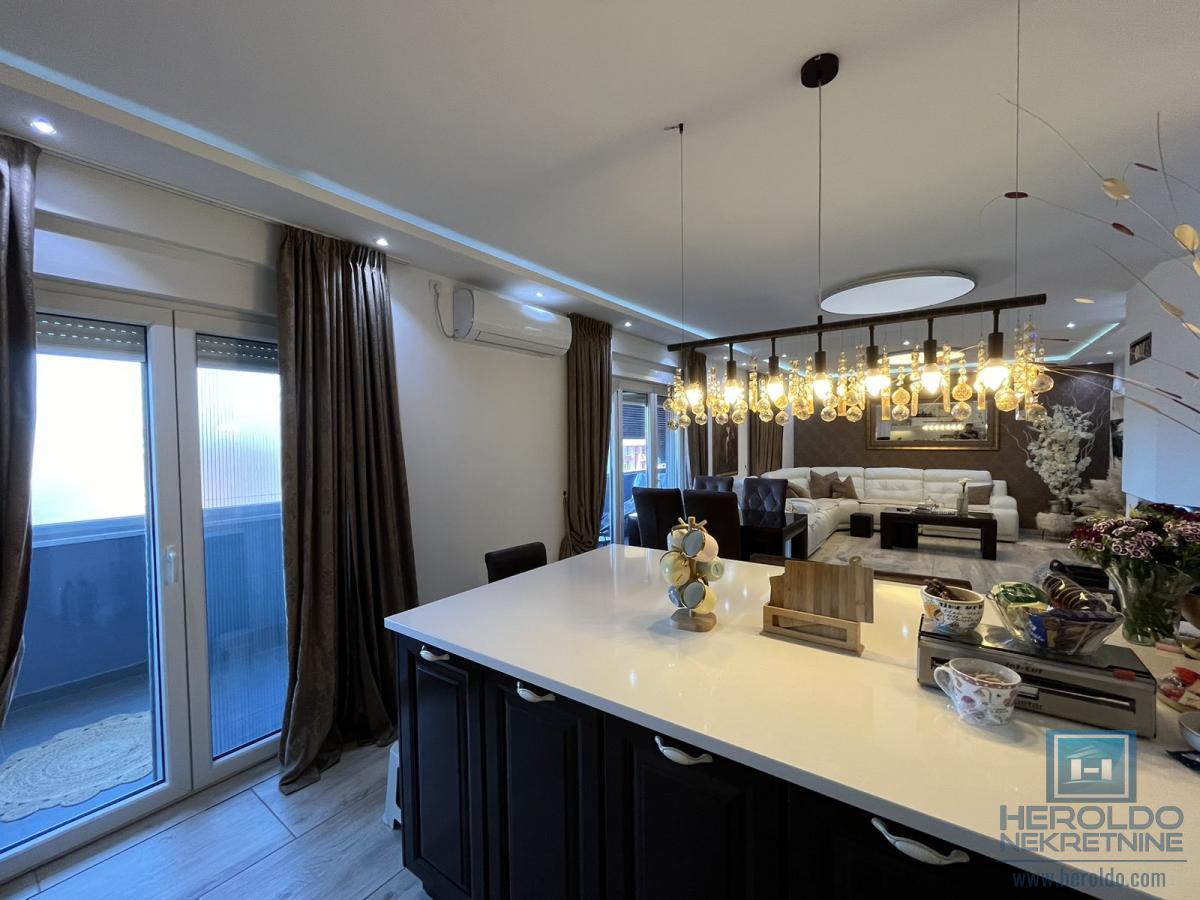 Luksuzan penthouse u širem centru Jagodine 7