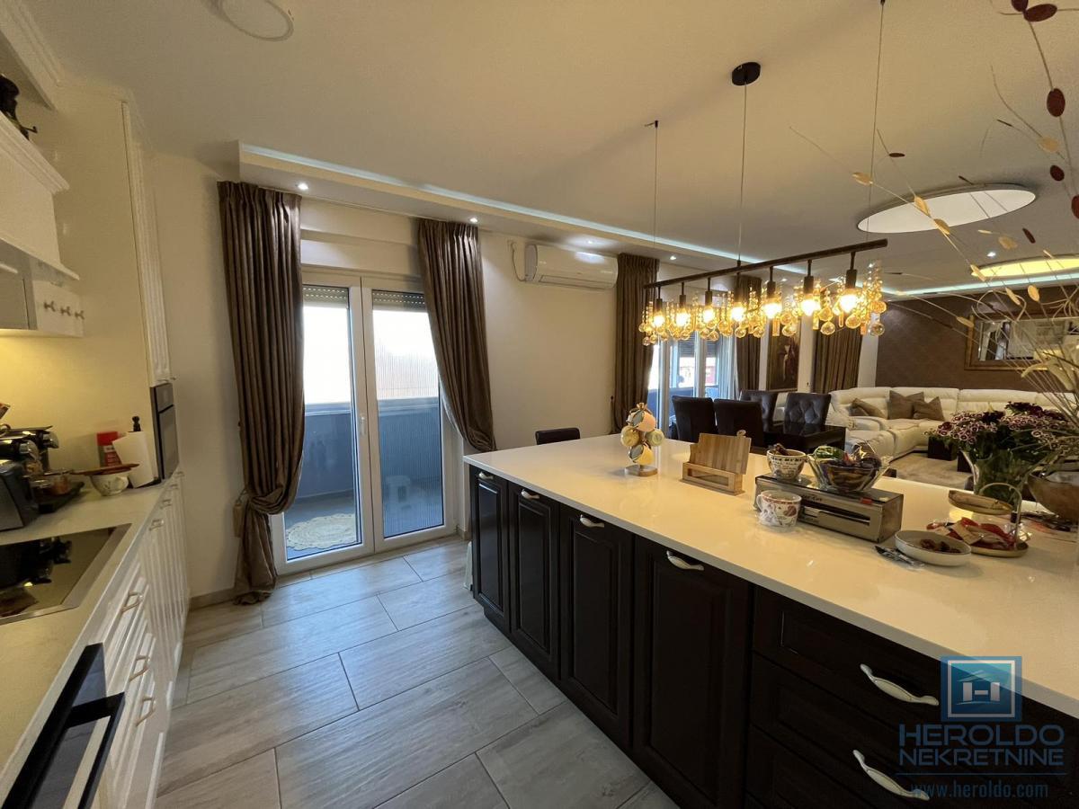 Luksuzan penthouse u širem centru Jagodine 8