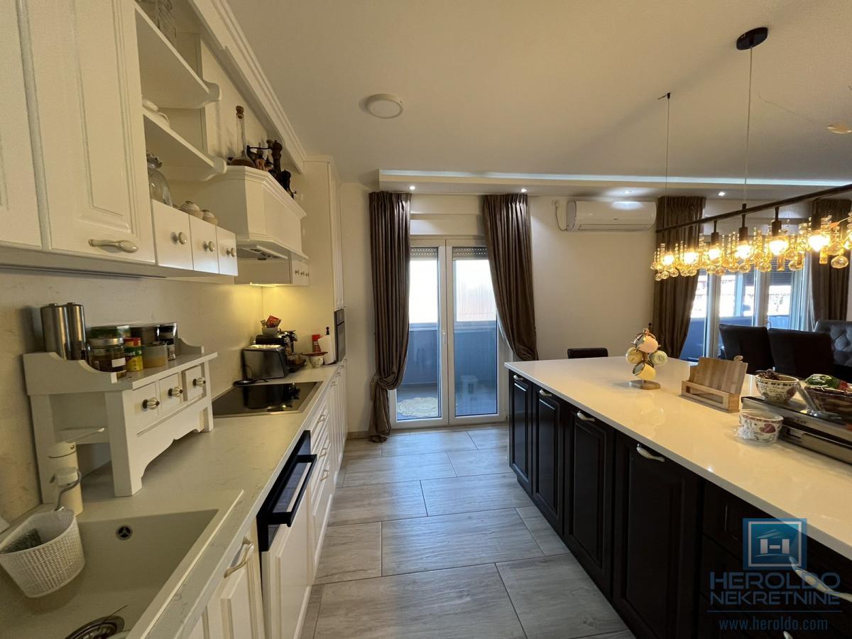 Luksuzan penthouse u širem centru Jagodine 9