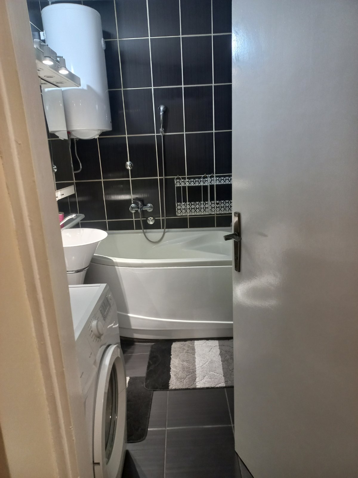 Izdajem stan na pocetku Vizantijskog bulevara  park Svetog Save  2