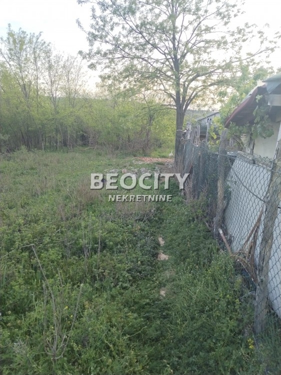 Plac, Sremčica, Davidovićev Sokak ID: 108783 2