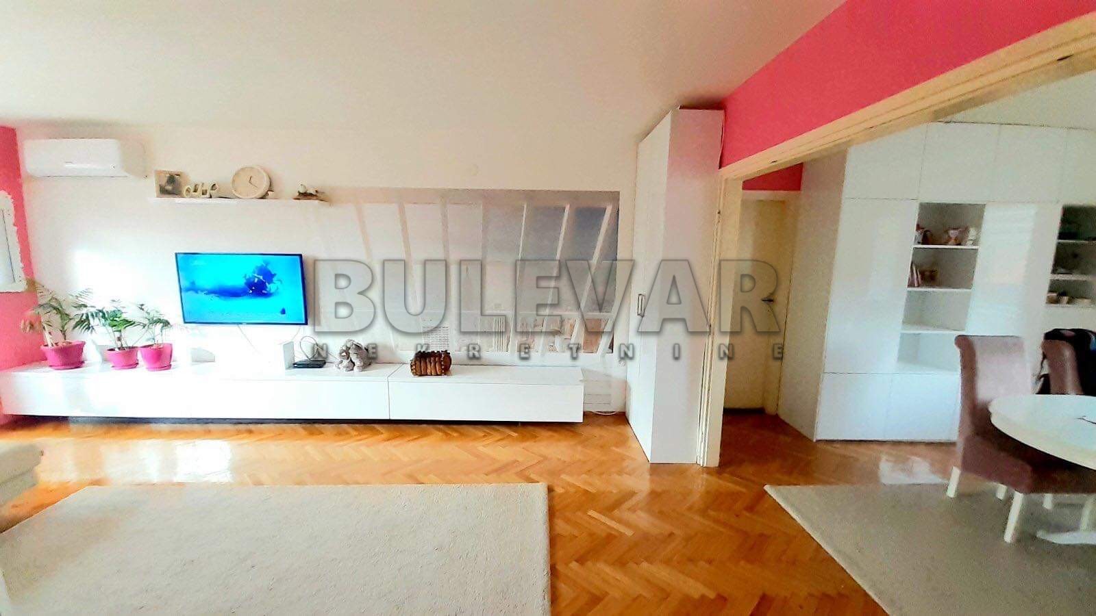 četvorosoban stan, 115 m2, Centar, Trg kralja Aleksandra Ujedinitelja ID: p-09148 2