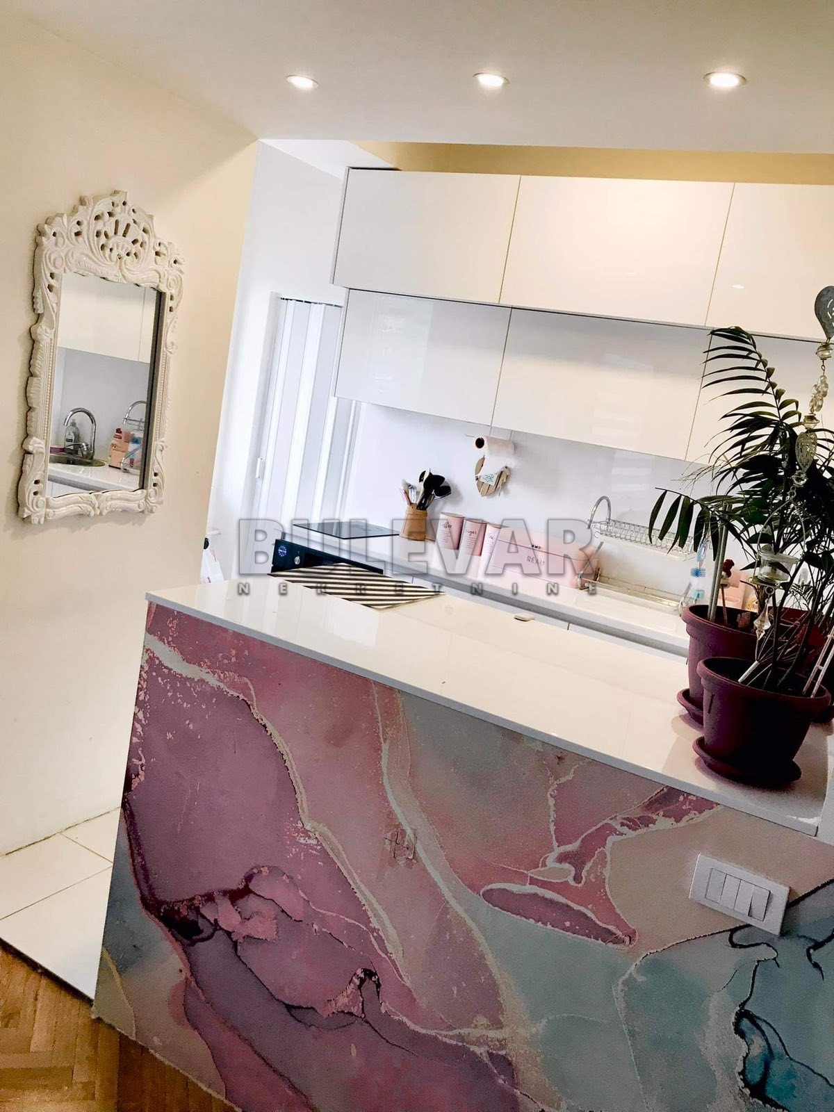 četvorosoban stan, 115 m2, Centar, Trg kralja Aleksandra Ujedinitelja ID: p-09148 10