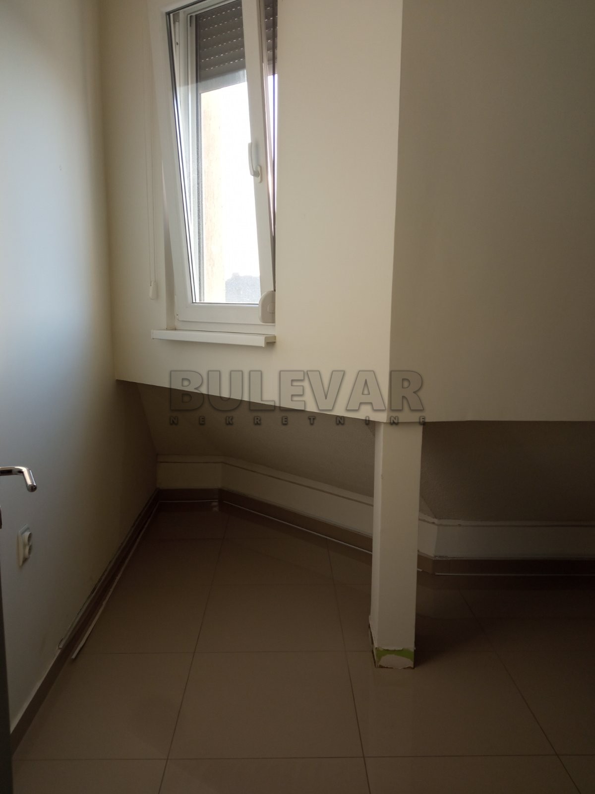 četvorosoban stan, 155 m2, Centar, 27. marta ID: i-010746 2