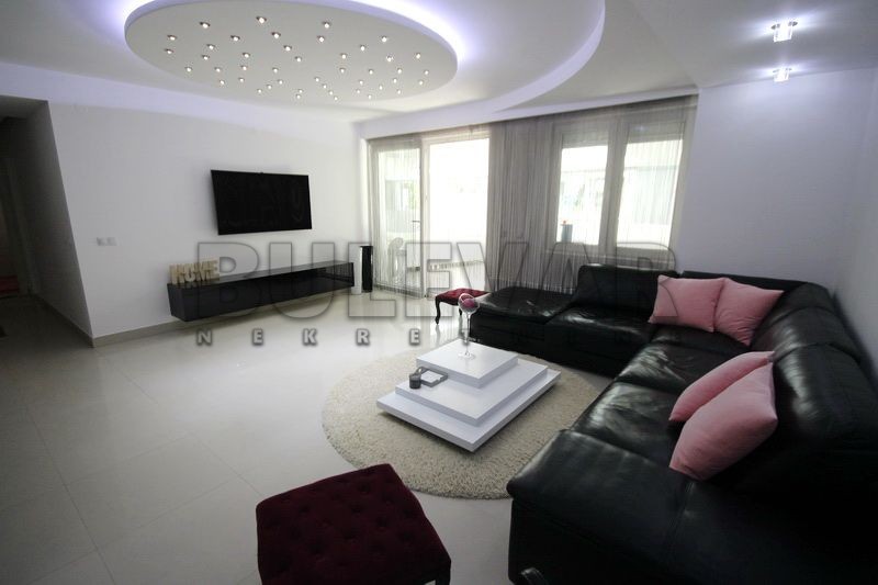 četvorosoban stan, 186 m2, Medijana, Cara Dušana ID: p-0682 2