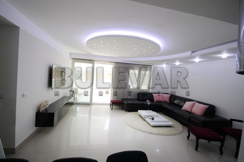 četvorosoban stan, 186 m2, Medijana, Cara Dušana ID: p-0682 3