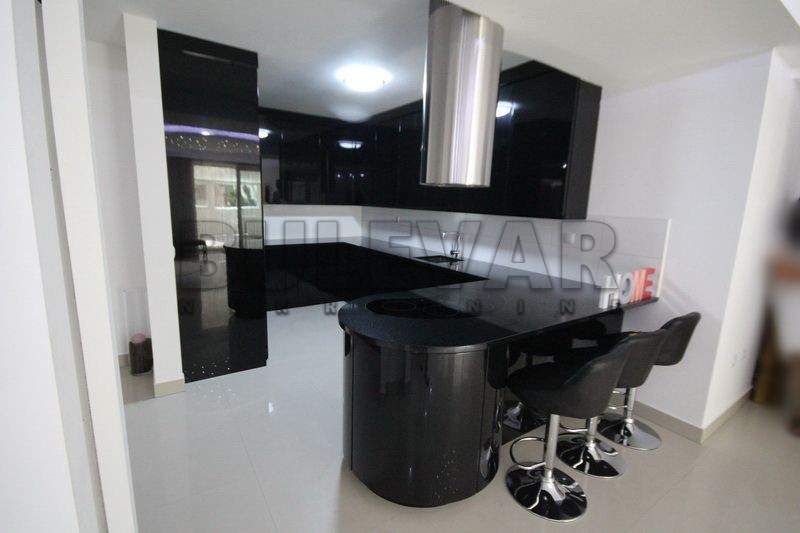 četvorosoban stan, 186 m2, Medijana, Cara Dušana ID: p-0682 6