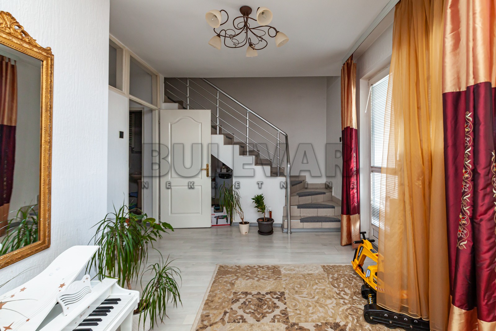 četvorosoban stan, 200 m2, Bulevar Nemanjića, Bulevar Nemanjića ID: p-08729 13