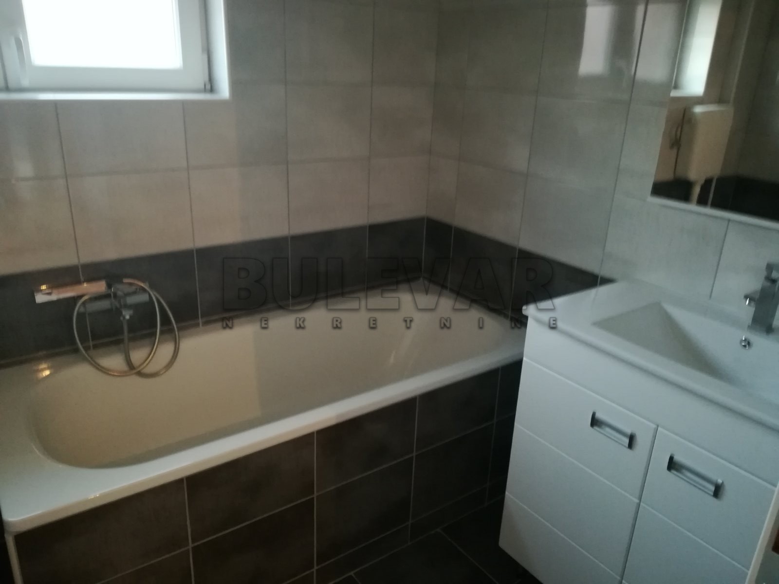 četvorosoban stan, 210 m2, Ćalije, Bagremova ID: i-03660 17