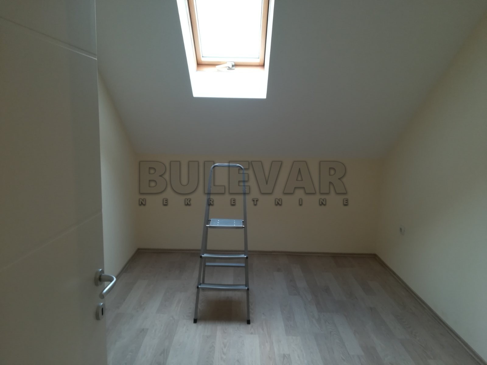 četvorosoban stan, 210 m2, Ćalije, Bagremova ID: i-03660 18