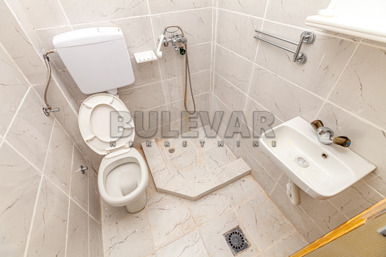 četvorosobna kuća, 170 m2, Crveni krst, Berčinac ID: p-03891 21