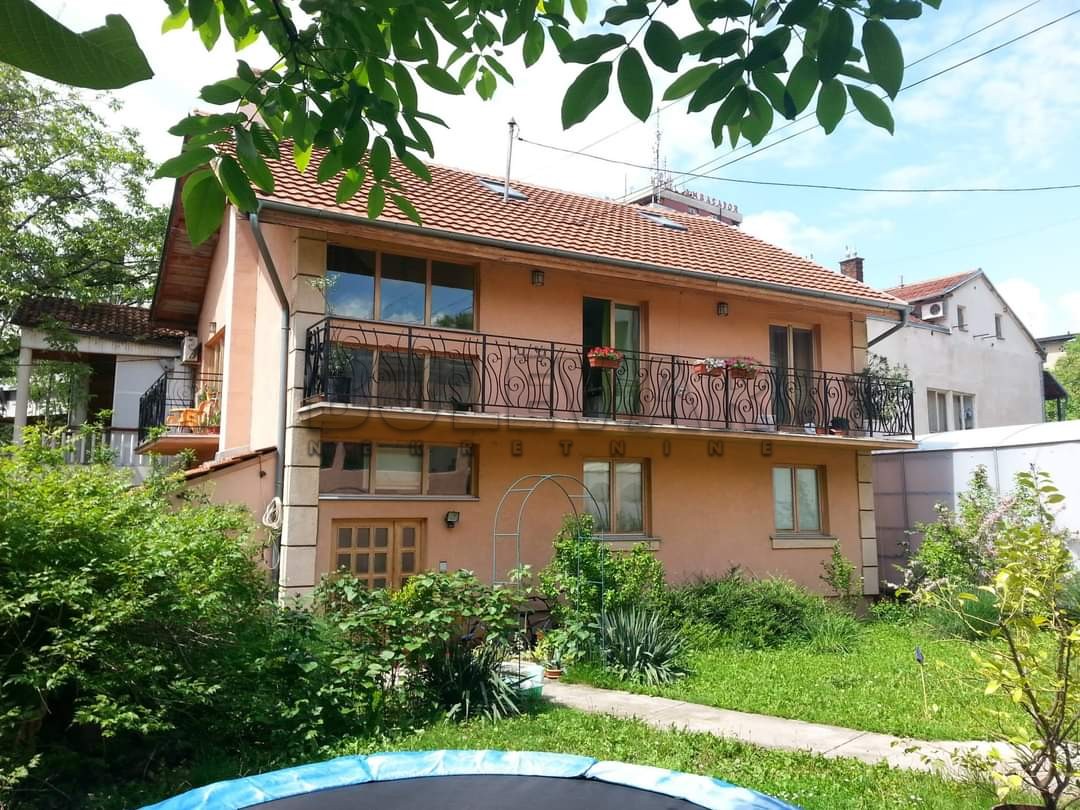 četvorosobna kuća, 200 m2, Centar, Generala Tranijea ID: i-07810 1