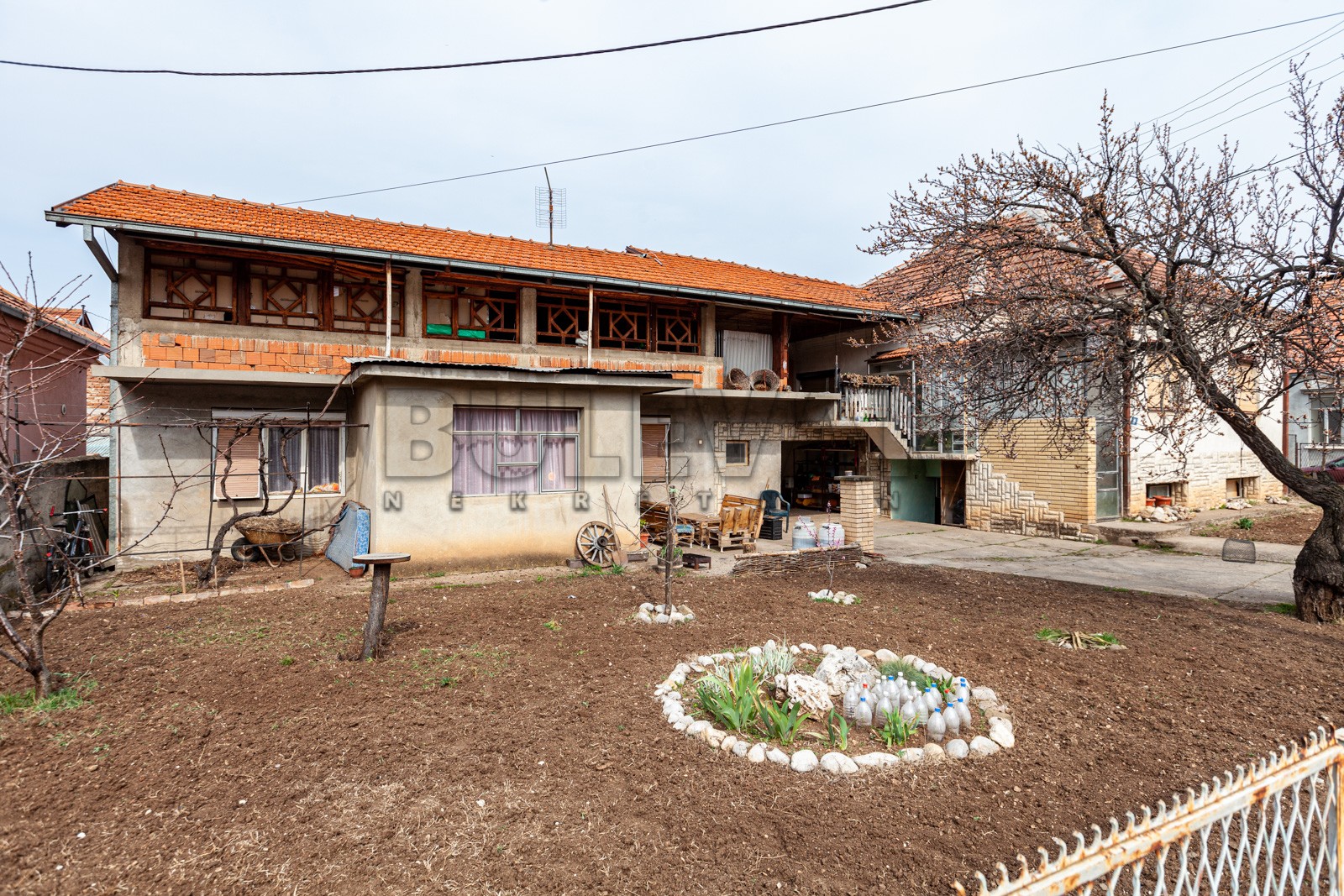 četvorosobna kuća, 200 m2, Crveni krst, Bulevar 12.februar ID: p-05471 1