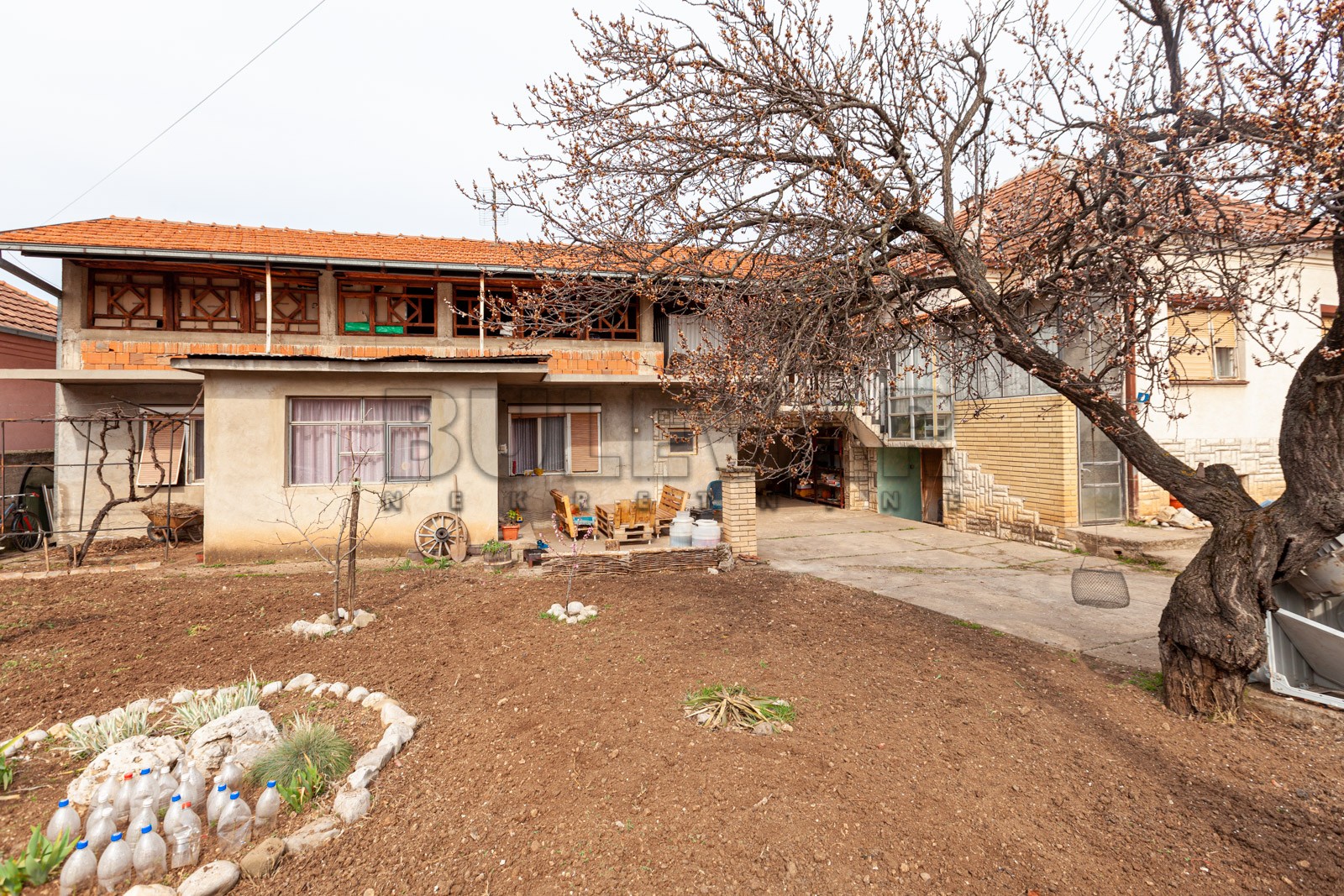 četvorosobna kuća, 200 m2, Crveni krst, Bulevar 12.februar ID: p-05471 2