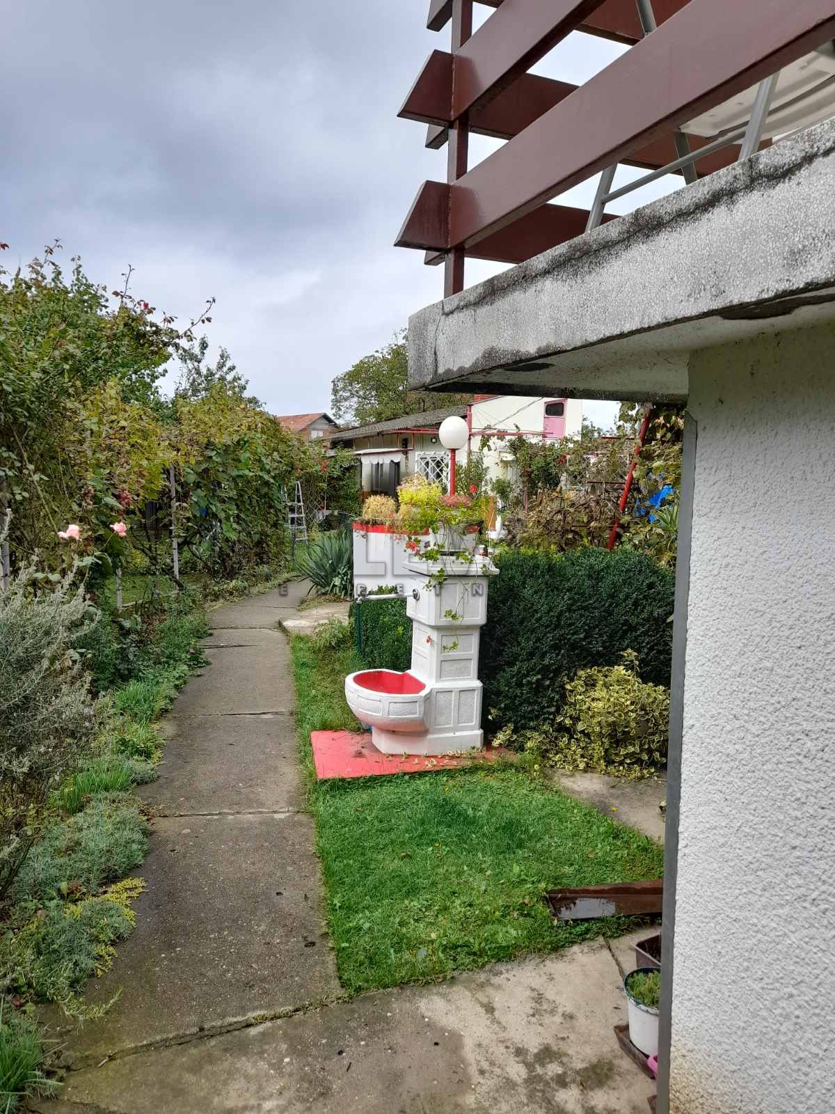 četvorosobna kuća, 240 m2, Kragujevac, Rifata Burdževića ID: p-06779 2