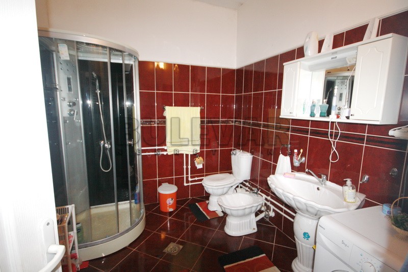 četvorosobna kuća, 243 m2, Crveni krst, Moravska ID: p-01788 11