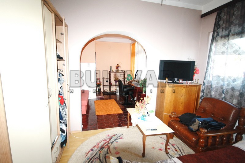 četvorosobna kuća, 243 m2, Crveni krst, Moravska ID: p-01788 8