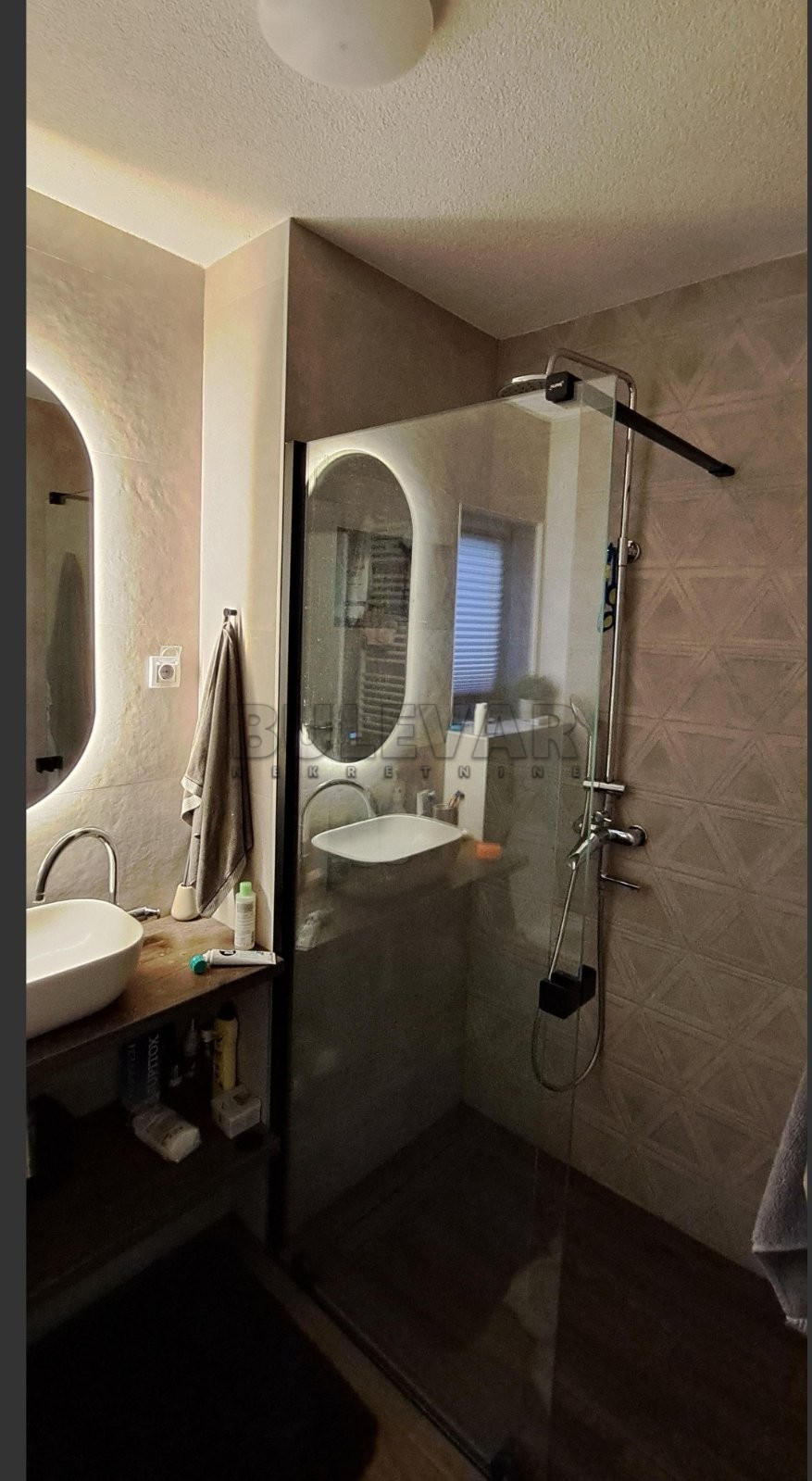 četvorosobna kuća, 300 m2, Aerodrom, 6. puka ID: p-07172 1