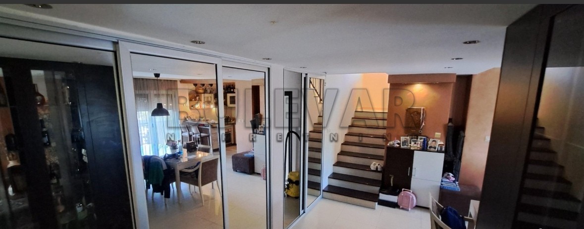 četvorosobna kuća, 300 m2, Aerodrom, 6. puka ID: p-07172 9