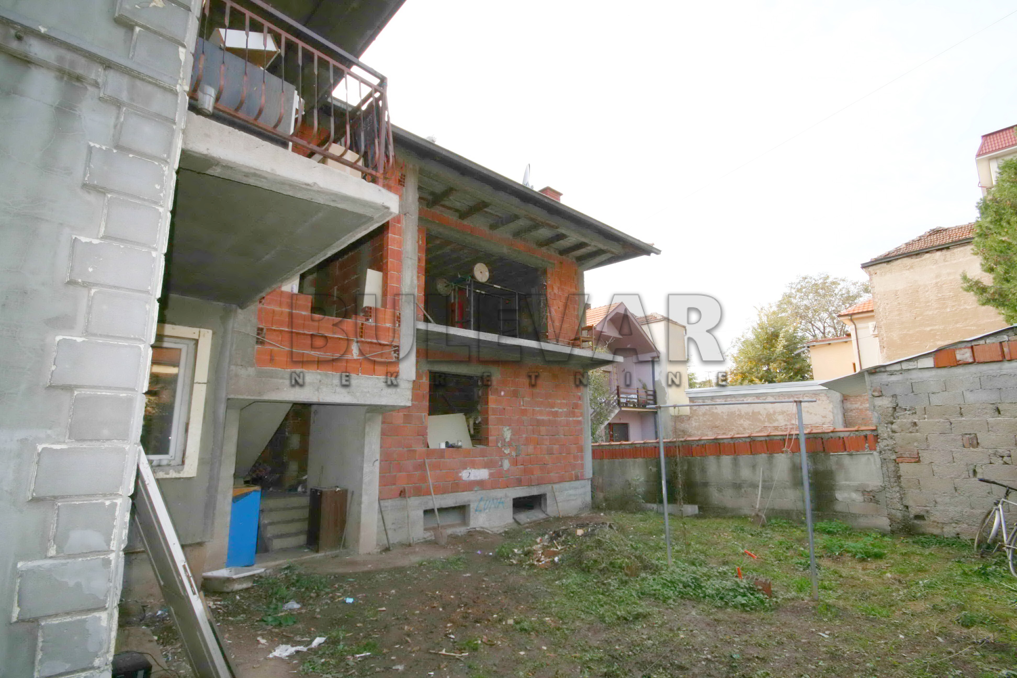 četvorosobna kuća, 300 m2, Centar, Generala Milojka Lešjanina ID: p-01808 2