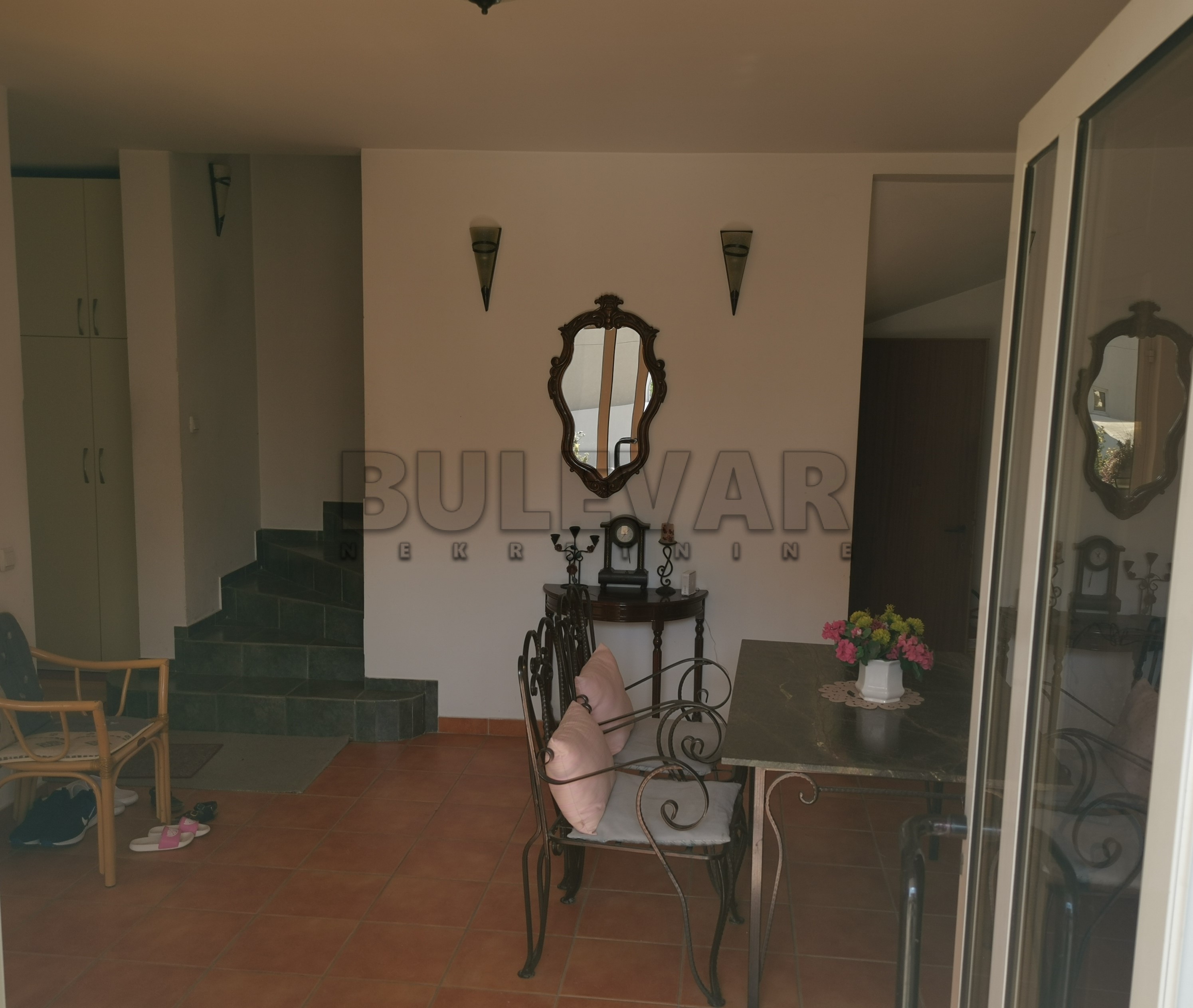 četvorosobna kuća, 300 m2, Centar, Karađorđeva ID: i-010641 11