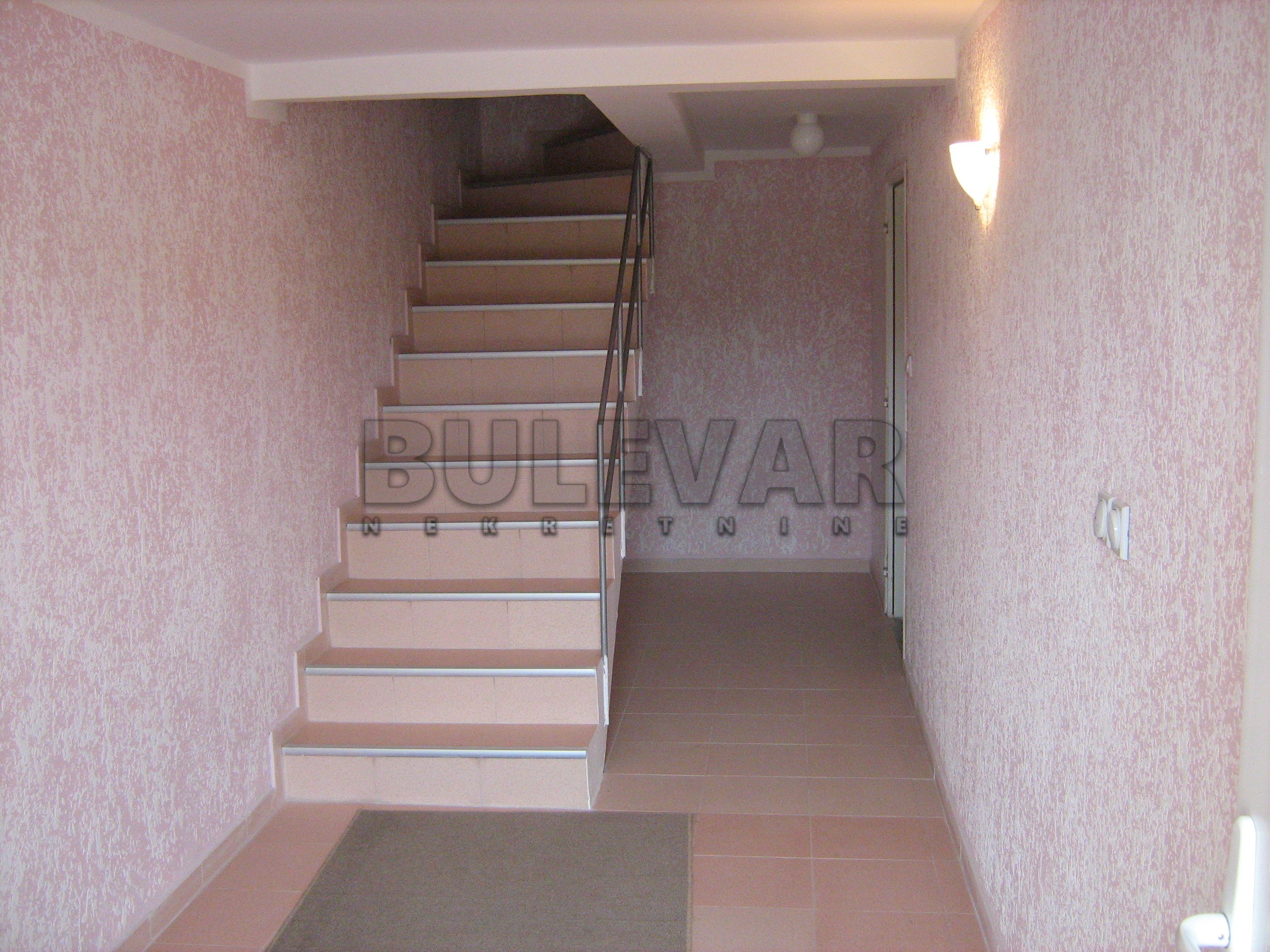 četvorosobna kuća, 239 m2, Donja Vrežina, Knjaževačka ID: p-01536 2