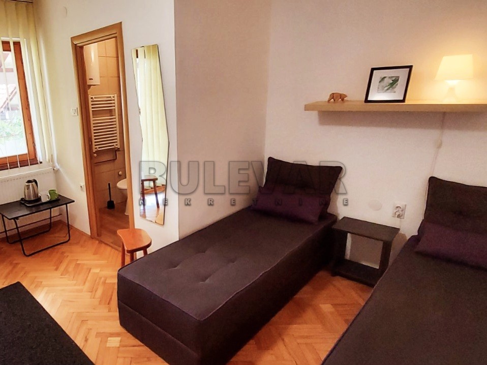 četvorosobna kuća, 300 m2, Palilula, Topličkog partizanskog odreda ID: i-010408 2