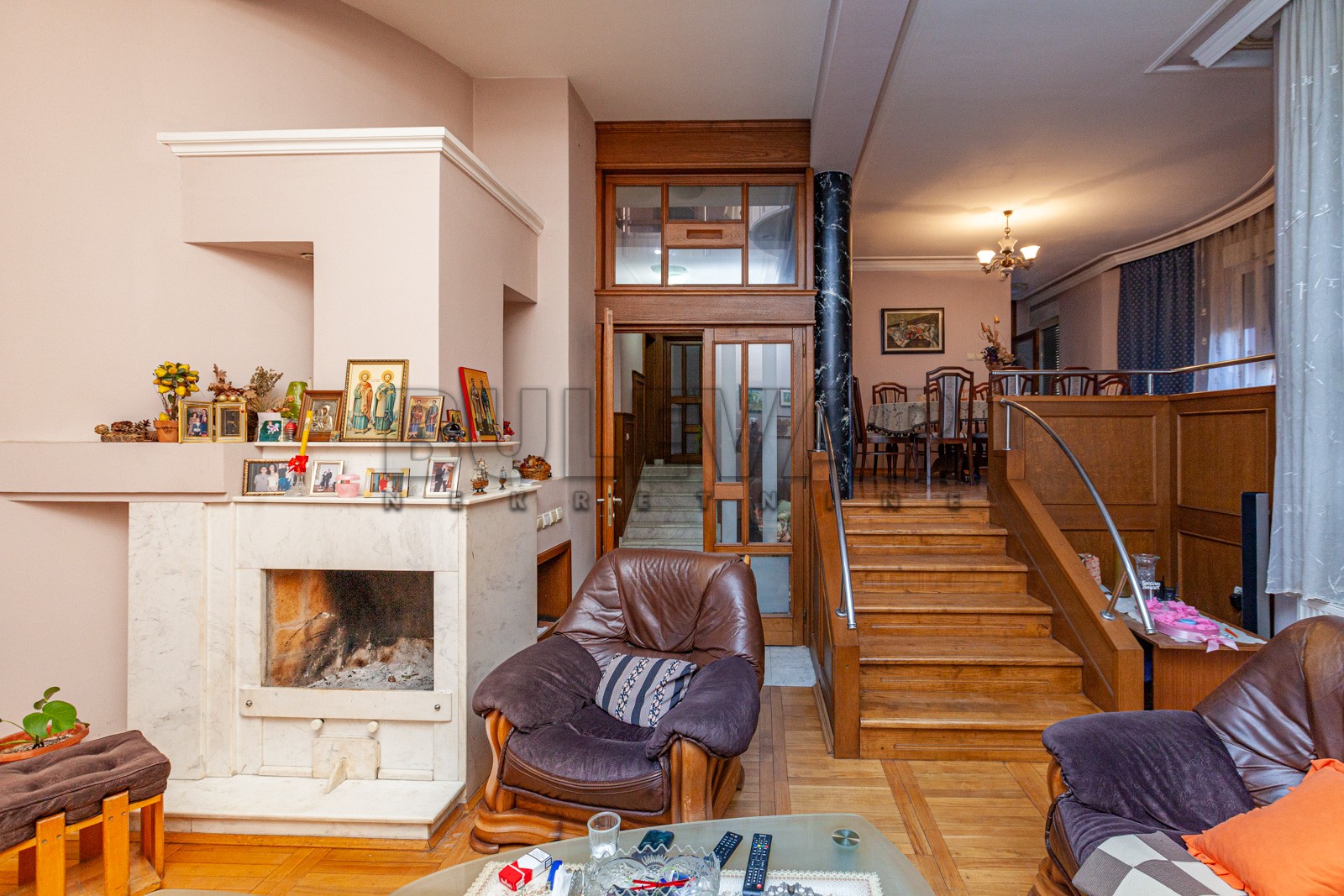 četvorosobna kuća, 300 m2, Šojka, Jug Bogdanova ID: i-05256 2