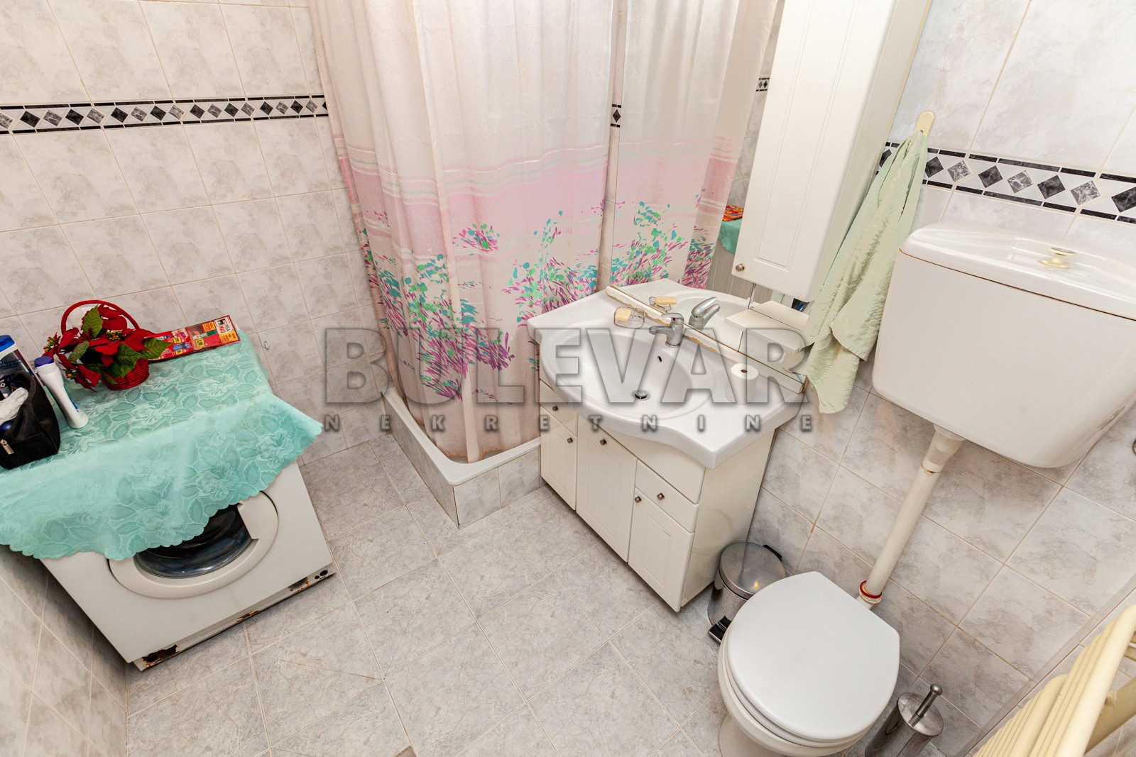 četvorosobna kuća, 300 m2, Šojka, Jug Bogdanova ID: i-05256 23