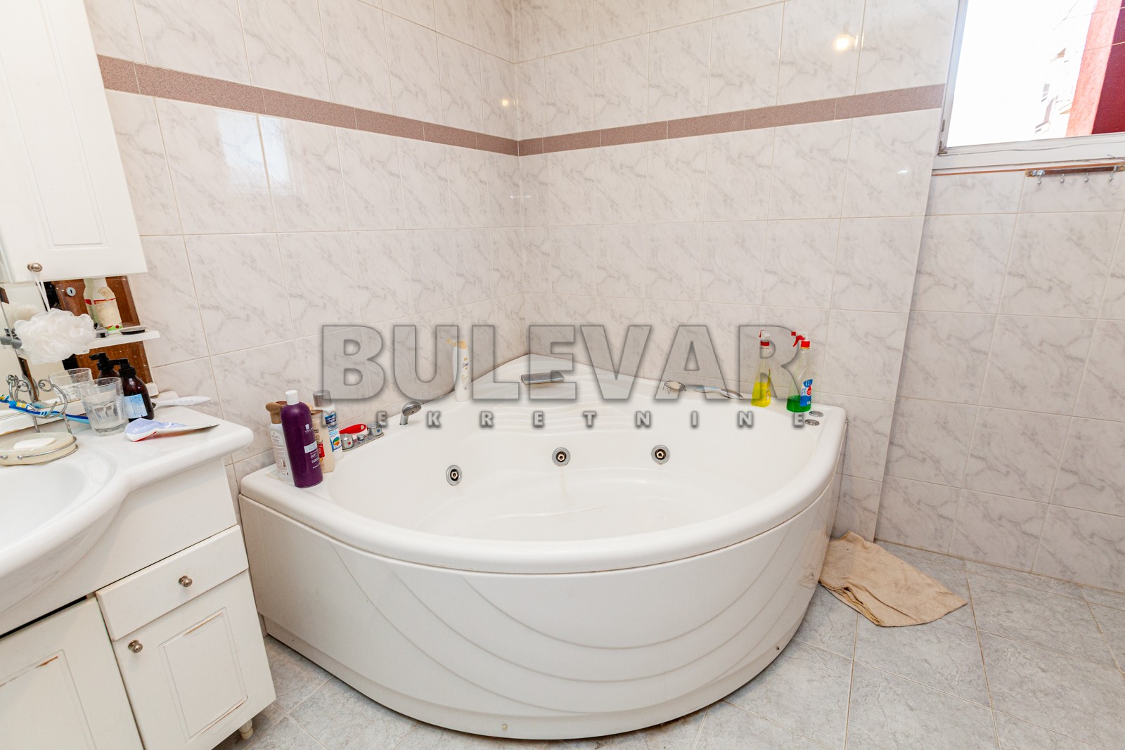 četvorosobna kuća, 300 m2, Šojka, Jug Bogdanova ID: i-05256 25