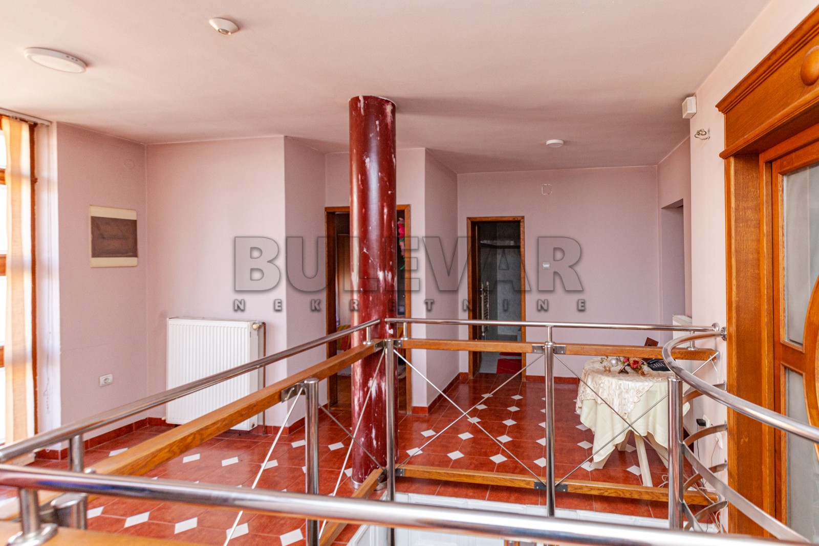 četvorosobna kuća, 300 m2, Šojka, Jug Bogdanova ID: i-05256 16