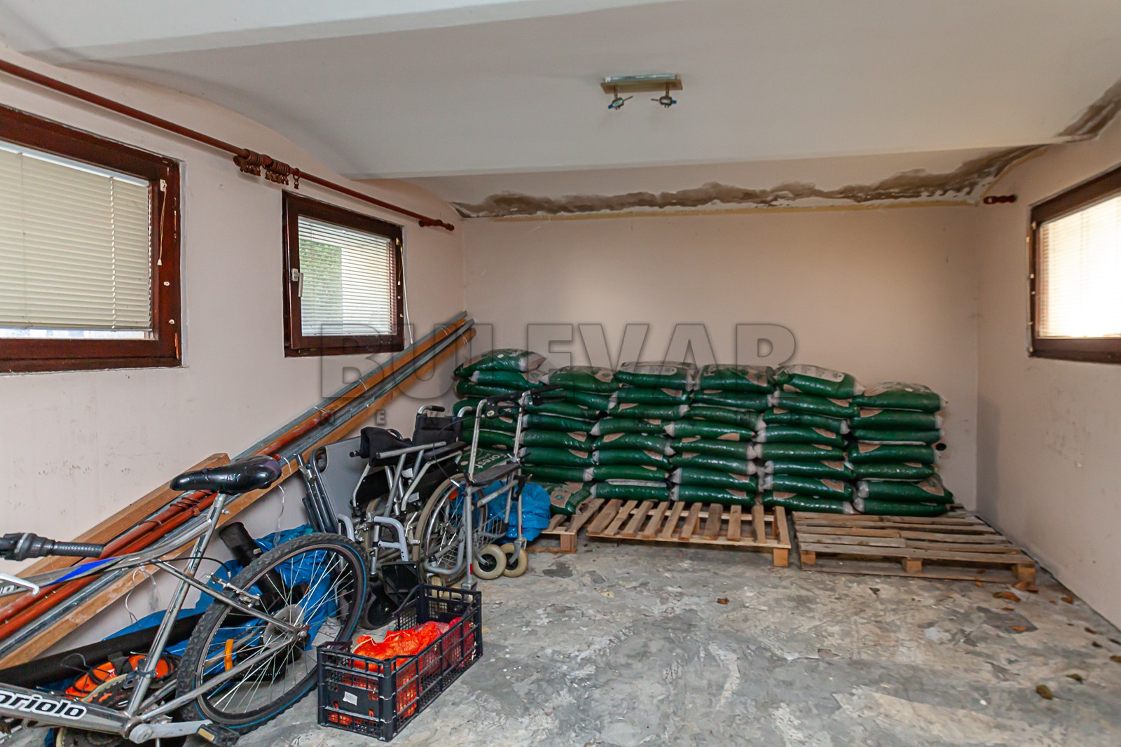 četvorosobna kuća, 310 m2, Kičevo, Kosovska ID: p-09668 11