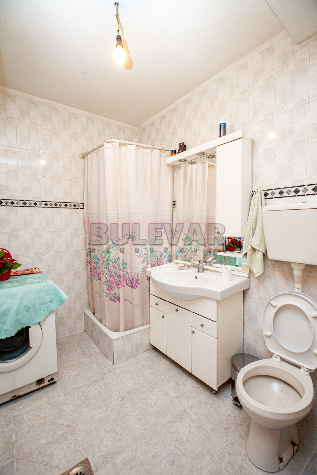 četvorosobna kuća, 450 m2, Centar, Jug Bogdanova ID: p-05303 26